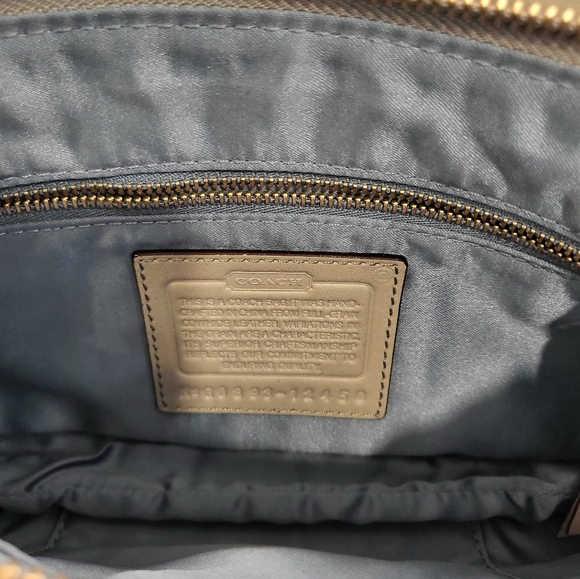 Coach Hampton Lindsay Leather Clutch - Picture 5 of 8